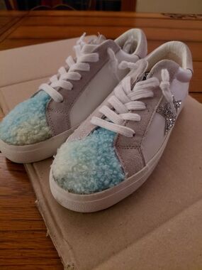 Converse Girls White Sneakers with Pastel Blue-Green Shearling Toe